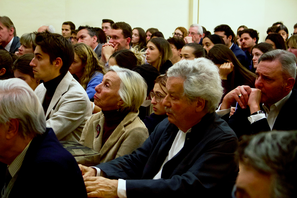 Public d'étudiants et d'universitaires lors de l'hommage à Pierre MASSE