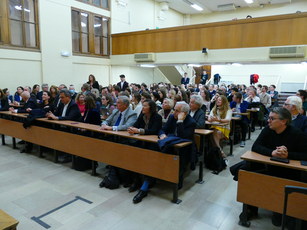 Discussion avec le public lors de l'hommage à Pierre MASSE