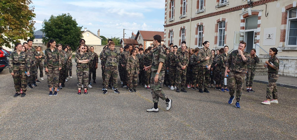 Photo de groupe du séminaire d'intégration des étudiants de 2e année (septembre 2023) du Collège de droit