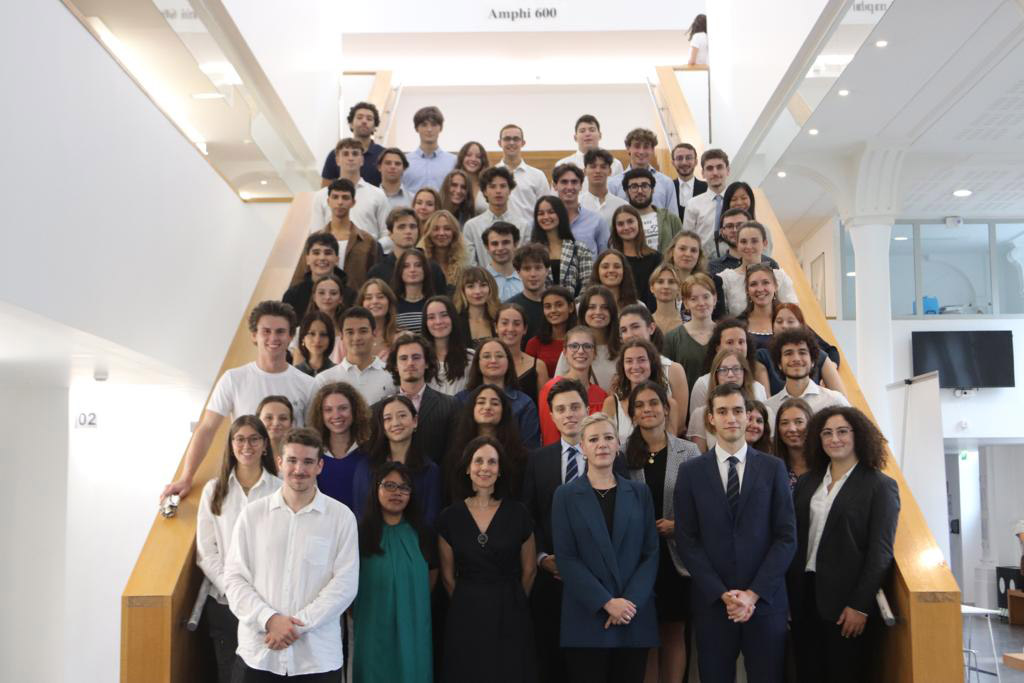 Photo des étudiants de troisième année du Collège de droit, année 2023-2024