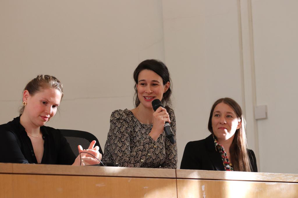 Photo de la table-ronde relative à l'office du juge et au rôle des cours suprêmes