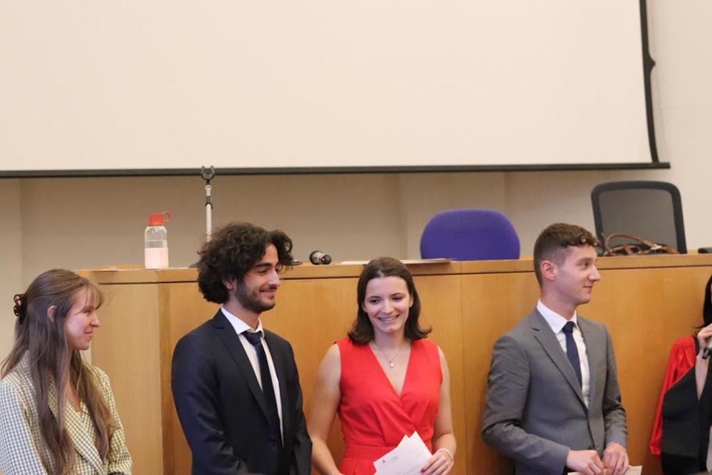 Photo de la table-ronde relative à l'office du juge et au rôle des cours suprêmes