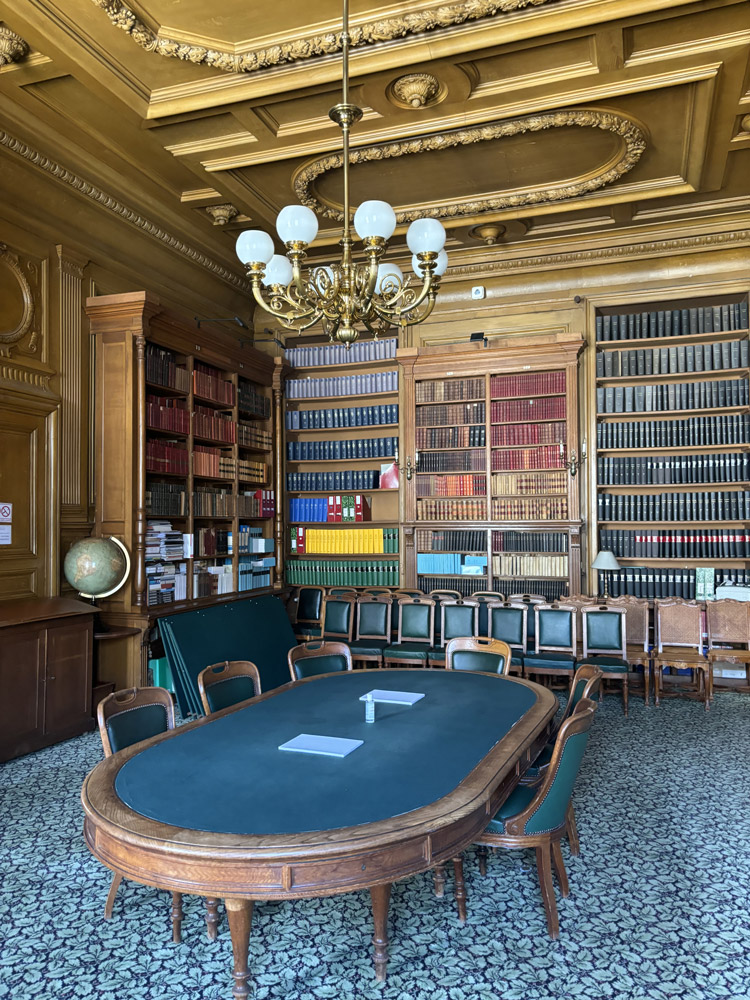 Photo de la visite du 3e groupe des étudiants du Collège de droit à l'ordre des avocats aux conseils