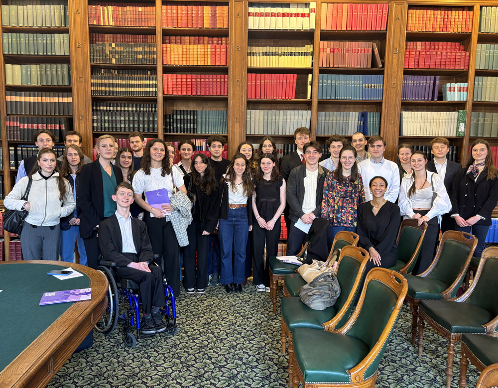 Photo de la visite du 3e groupe des étudiants du Collège de droit à l'ordre des avocats aux conseils