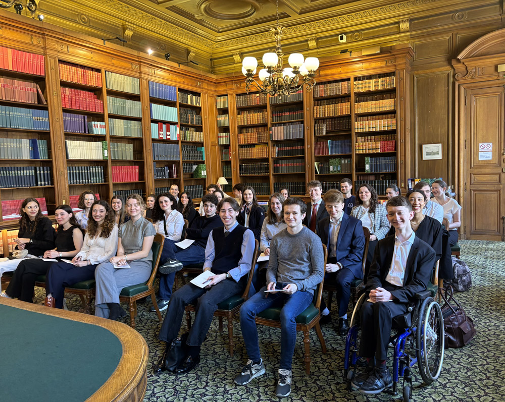 Photo de la visite du 3e groupe des étudiants du Collège de droit à l'ordre des avocats aux conseils