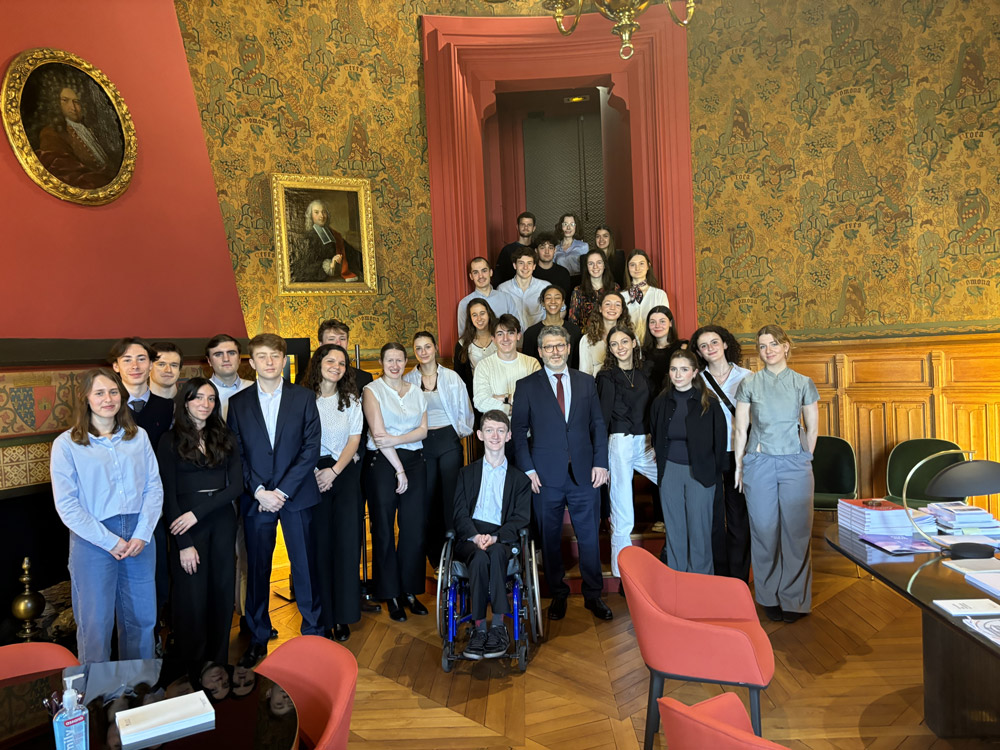 Photo de la visite du 3e groupe des étudiants du Collège de droit à l'ordre des avocats aux conseils