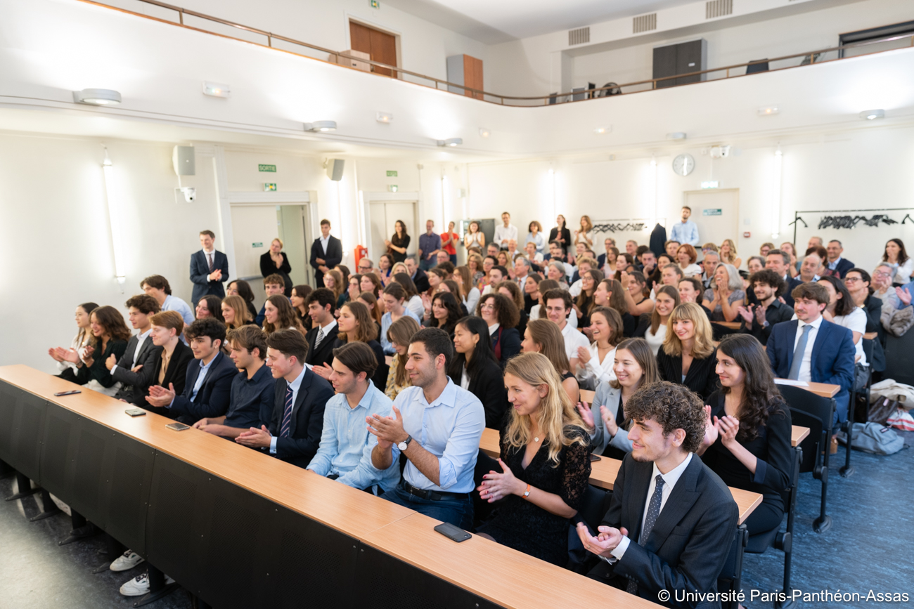 Photo prise lors de la remise des diplômes de la promotion 2024 du Collège de droit