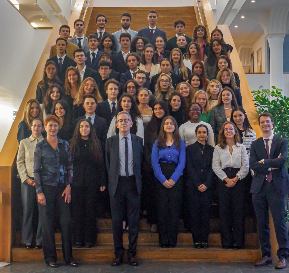 Photo des étudiants de première année de l’École de droit, année 2024-2025