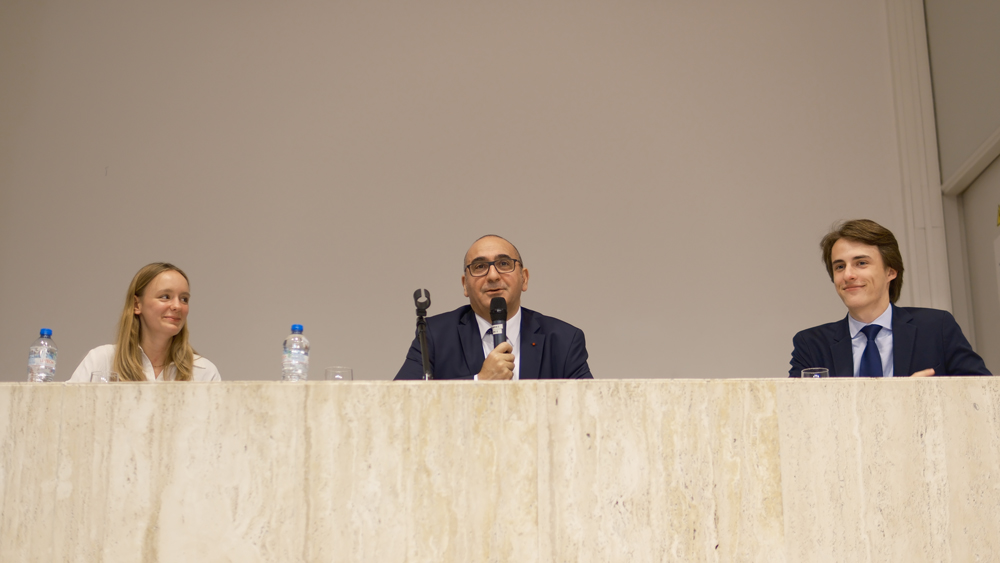 Photo de la Conférence animée par Laurent Nuñez pour le Collège de droit