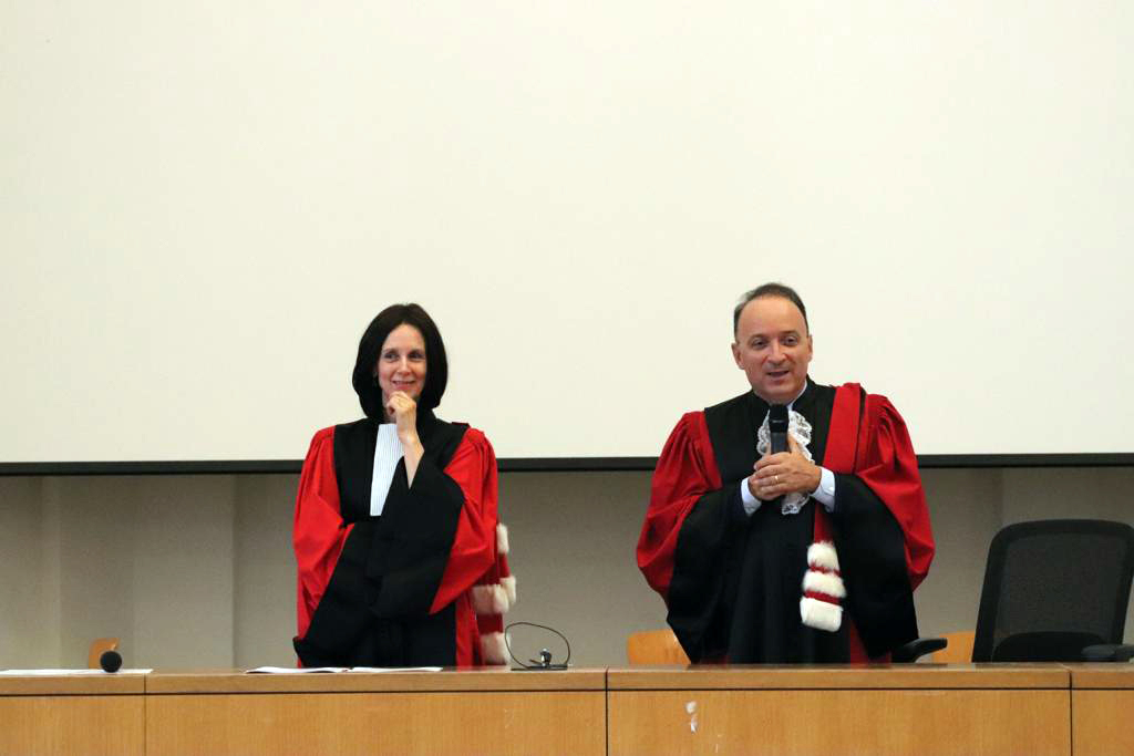 Photo de la table-ronde relative à l'office du juge et au rôle des cours suprêmes