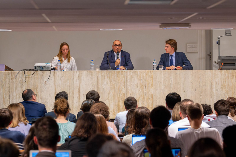 Photo de la Conférence animée par Laurent Nuñez pour le Collège de droit