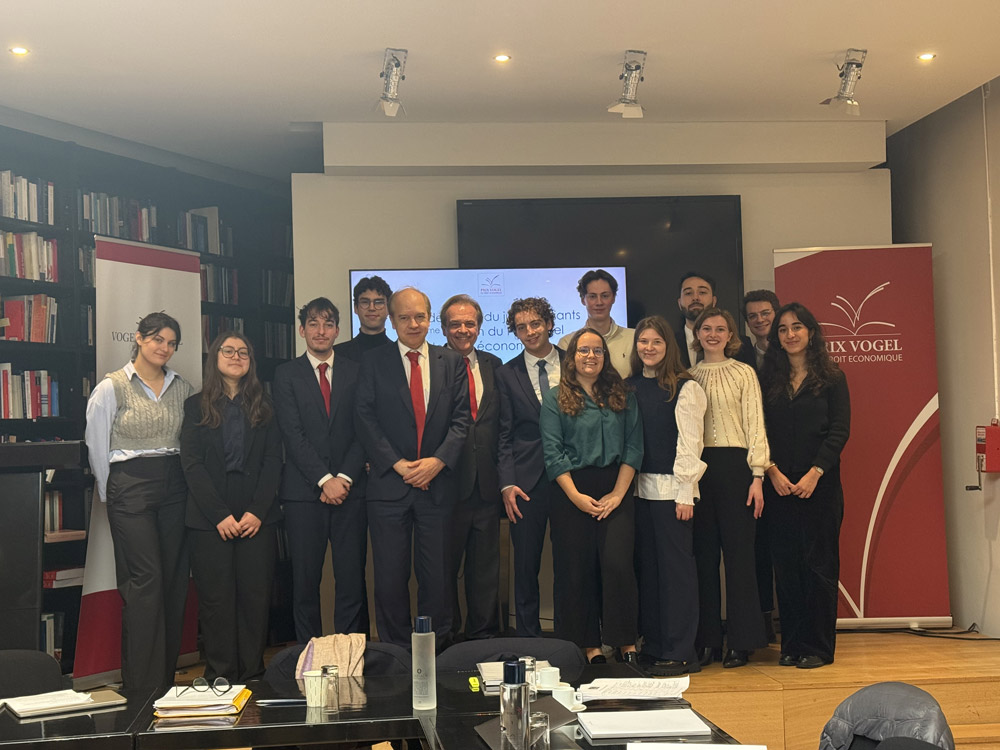 Photo de groupe lors de la Remise du coup de cœur du Prix Vogel de droit économique 2024