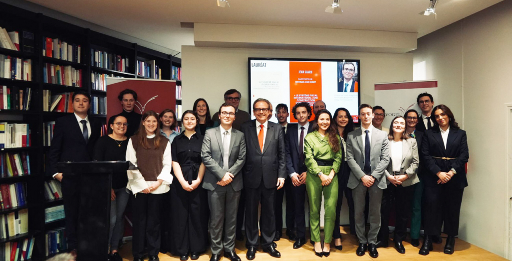 Photo de groupe lors de la Remise du coup de cœur du Prix Vogel de droit économique 2024