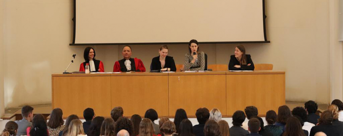 Photo de la table-ronde relative à l'office du juge et au rôle des cours suprêmes