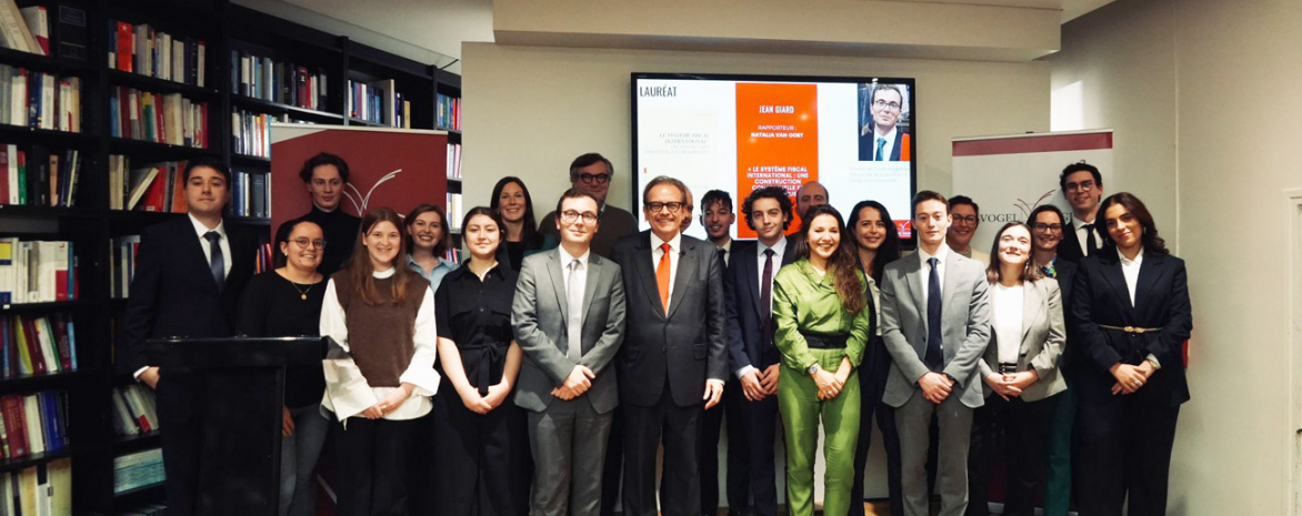 Photo de groupe lors de la Remise du coup de cœur du Prix Vogel de droit économique 2024