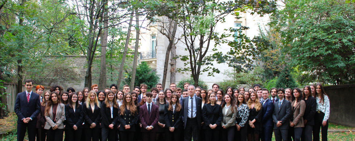 Photo de la promotion 2022-2023 toutes années de l'école de droit Photo de la promotion 2022-2023 toutes années de l'école de droit
