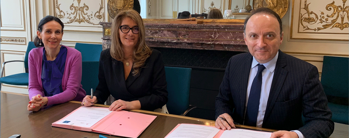 Signature du partenariat entre le Collège de droit et le Conseil supérieur du Notariat Signature du partenariat entre le Collège de droit et le Conseil supérieur du Notariat