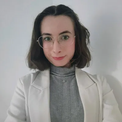 Portrait d'Emeline Cayla, alumni du Collège de droit